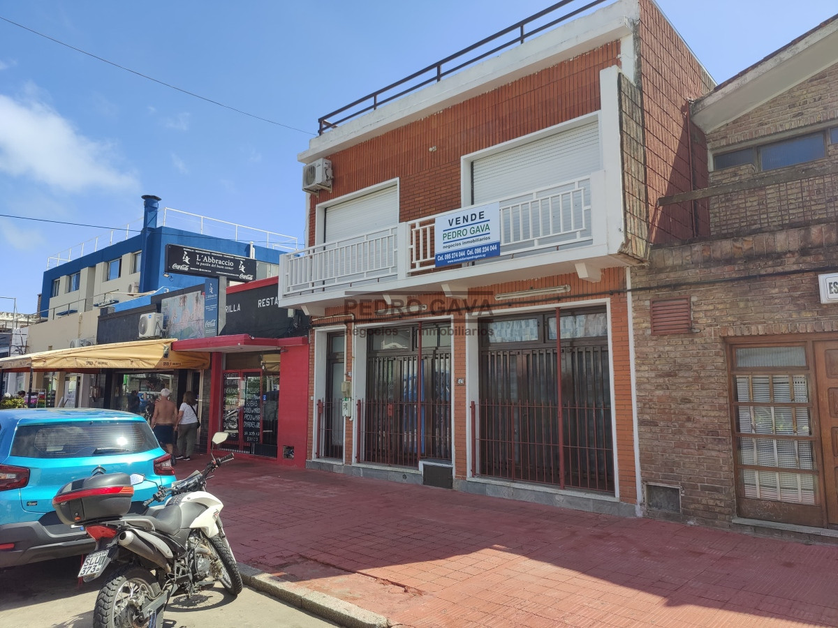 Apartamento ID.228 - Apartamento a la venta en Piriapolis a metros de la Rambla con local comercial o vivienda !