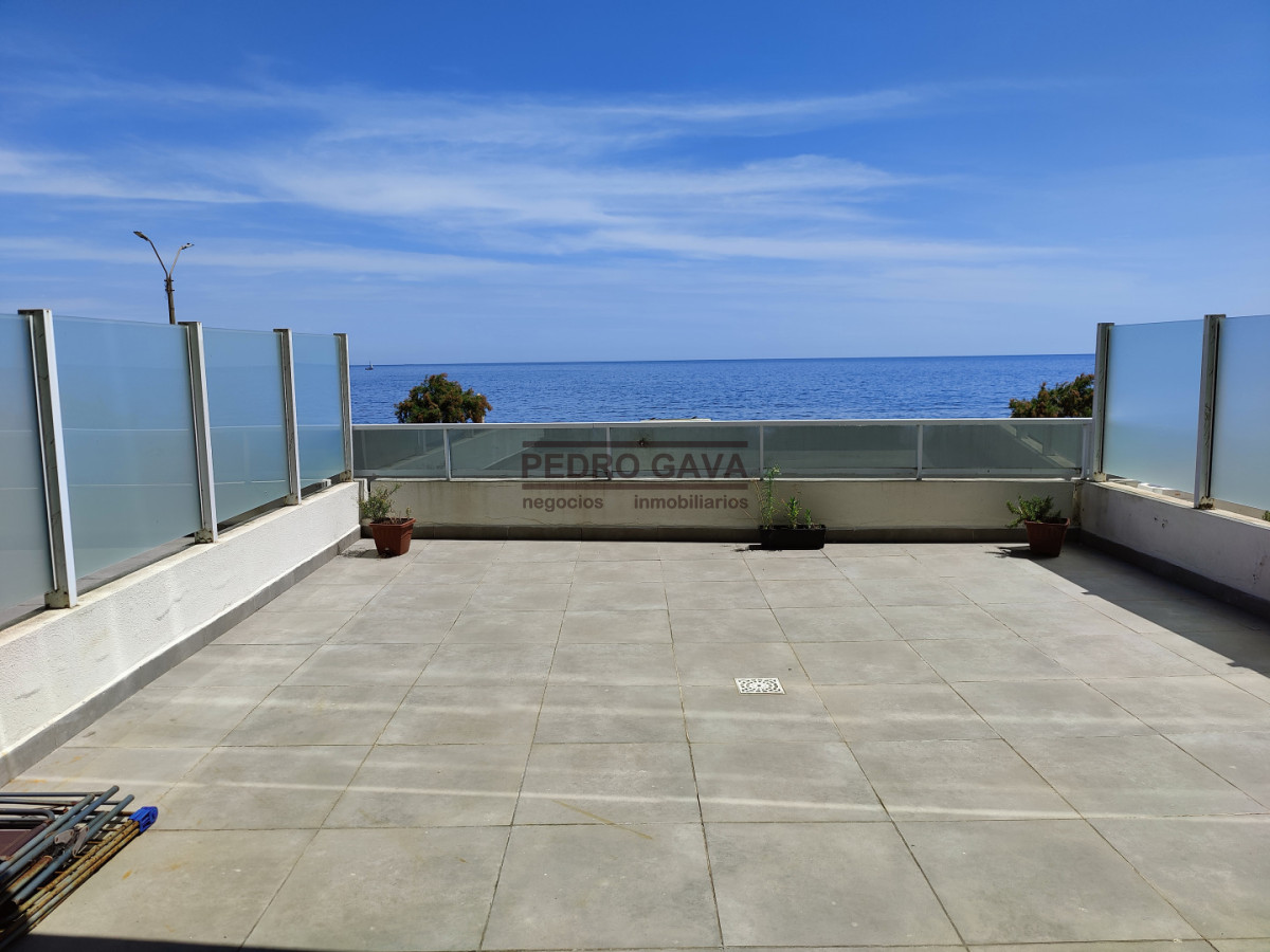 Apartamento ID.334 - Apartamento a la ventafrente al mar con gran terraza de 38 m² en Piriápolis !!