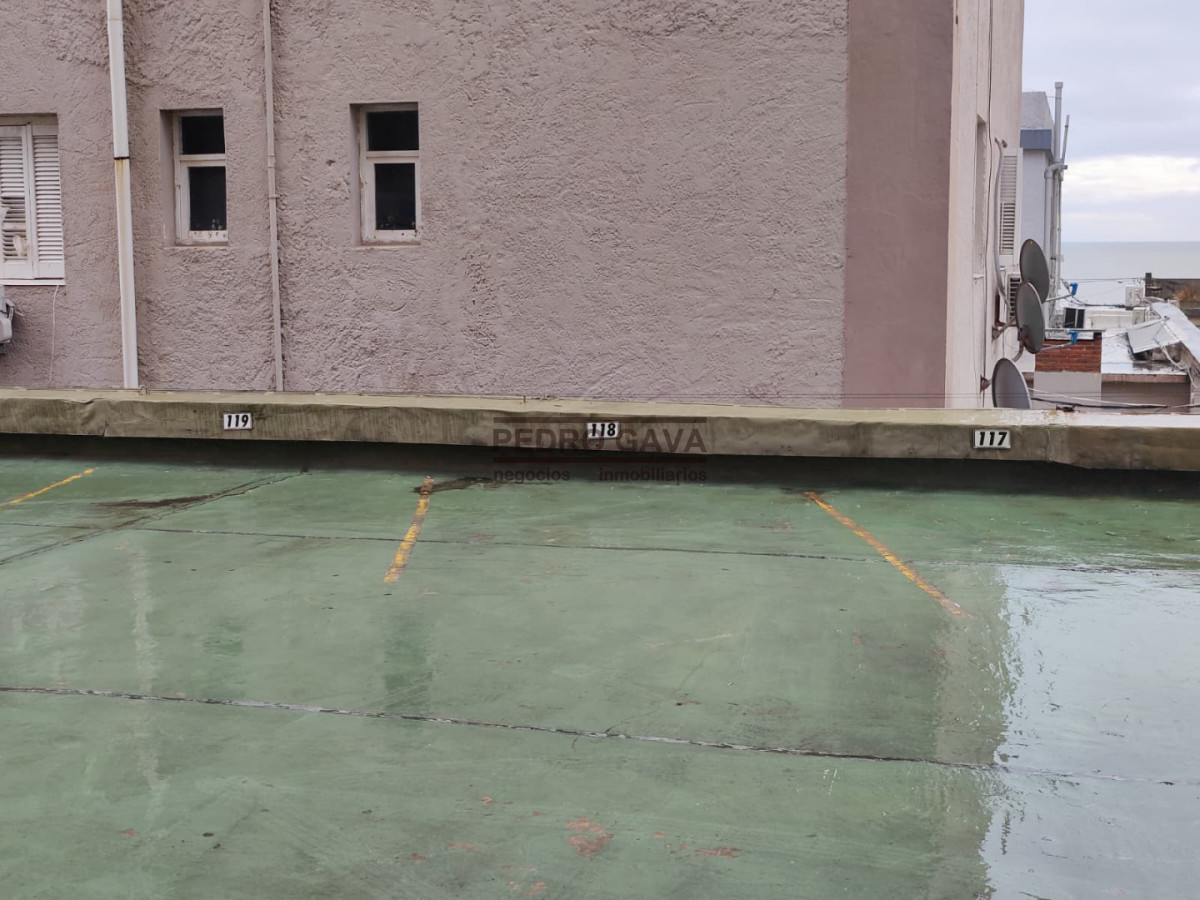 Apartamento ID.349 - Alquiler anual en el centro de Piriápolis - 2 dormitorios, cochera y vista a la Rambla