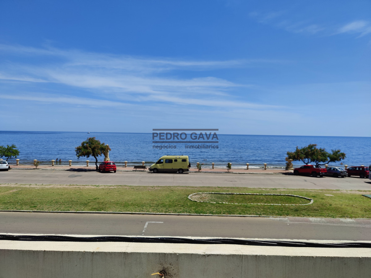 Apartamento ID.334 - Apartamento a la ventafrente al mar con gran terraza de 38 m² en Piriápolis !!