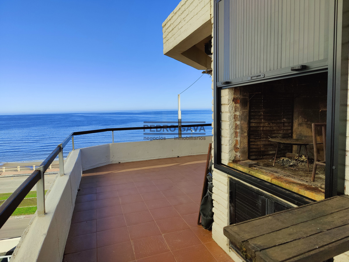 Apartamento ID.311 - Penthouse exclusivo frente al mar a la venta en Piriápolis