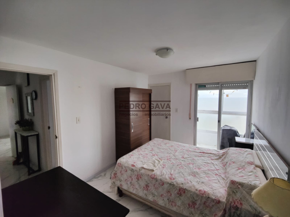 Apartamento ID.349 - Alquiler anual en el centro de Piriápolis - 2 dormitorios, cochera y vista a la Rambla