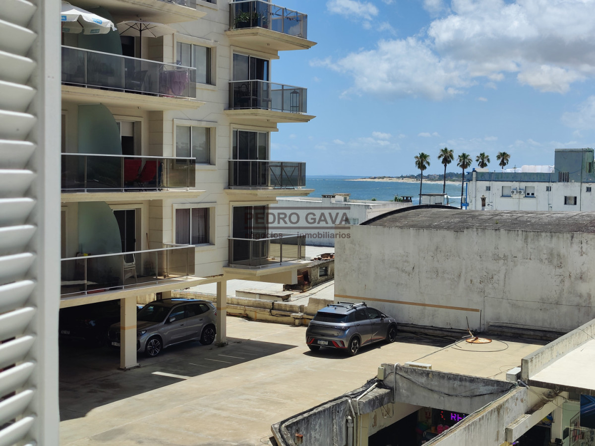 Apartamento ID.339 - Apartamento en venta en Piriápolis, a 30 m de la playa - Edificio Rambla