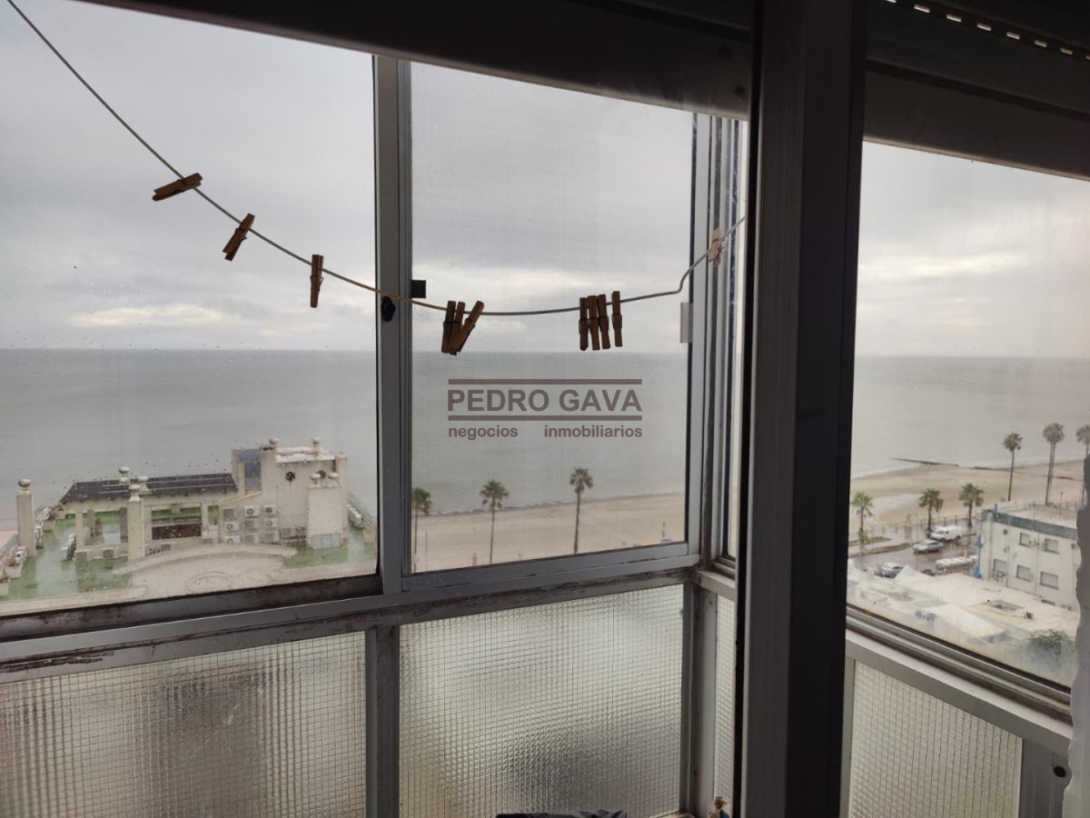 Apartamento ID.349 - Alquiler anual en el centro de Piriápolis - 2 dormitorios, cochera y vista a la Rambla