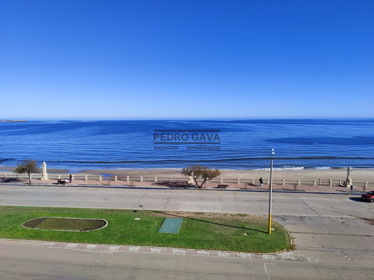 Apartamento ID.311 - Penthouse exclusivo frente al mar a la venta en Piriápolis