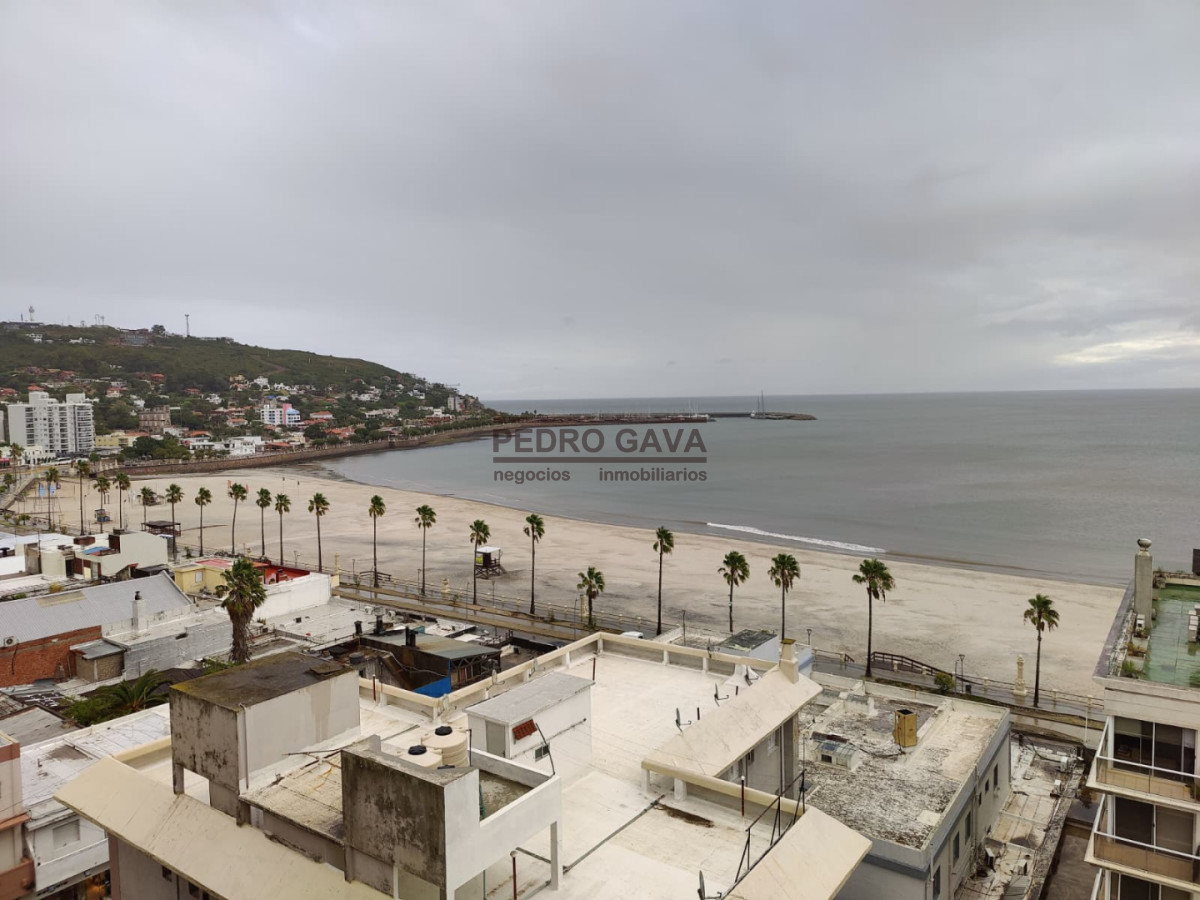 Apartamento ID.349 - Alquiler anual en el centro de Piriápolis - 2 dormitorios, cochera y vista a la Rambla