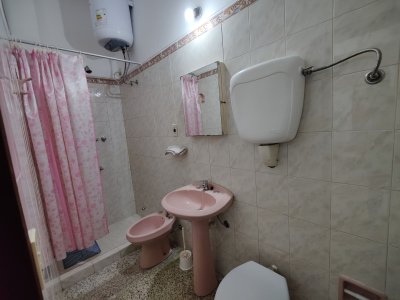 Apartamento ID.228 - Apartamento a la venta en Piriapolis a metros de la Rambla con local comercial o vivienda !