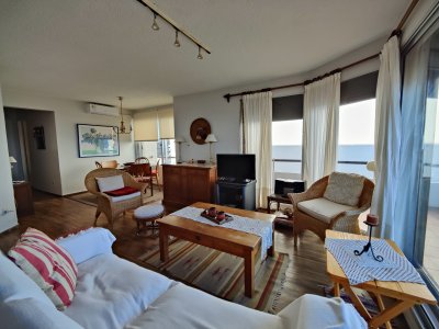 Apartamento ID.311 - Penthouse exclusivo frente al mar a la venta en Piriápolis