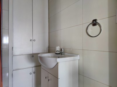 Apartamento ID.349 - Alquiler anual en el centro de Piriápolis - 2 dormitorios, cochera y vista a la Rambla