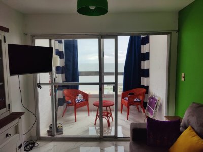 Apartamento ID.349 - Alquiler anual en el centro de Piriápolis - 2 dormitorios, cochera y vista a la Rambla