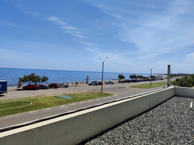 Apartamento ID.334 - Apartamento a la ventafrente al mar con gran terraza de 38 m² en Piriápolis !!