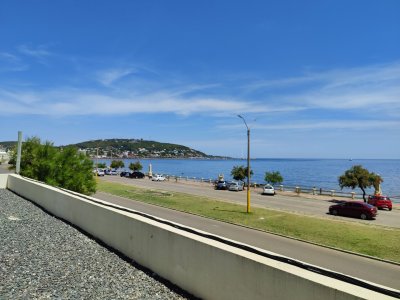 Apartamento ID.334 - Apartamento a la ventafrente al mar con gran terraza de 38 m² en Piriápolis !!