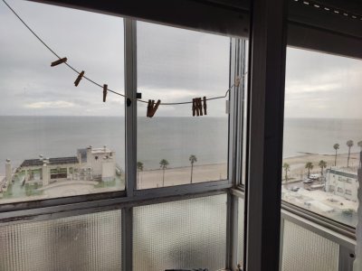 Apartamento ID.349 - Alquiler anual en el centro de Piriápolis - 2 dormitorios, cochera y vista a la Rambla