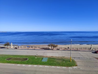 Apartamento ID.311 - Penthouse exclusivo frente al mar a la venta en Piriápolis