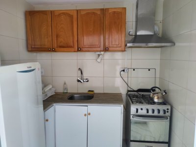 Apartamento ID.349 - Alquiler anual en el centro de Piriápolis - 2 dormitorios, cochera y vista a la Rambla