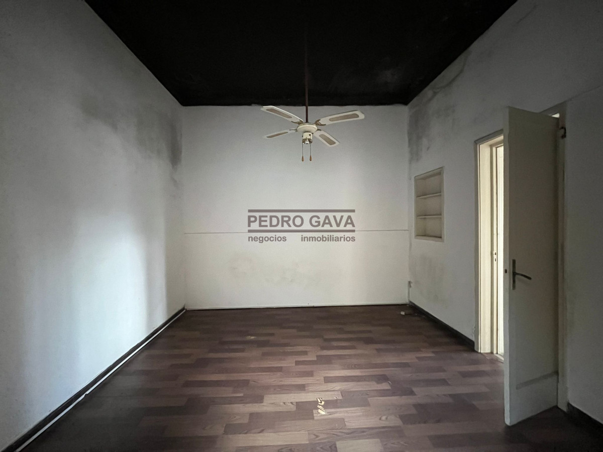 Casa ID.283 - Casa PH en Buceo 4 Dormitorios 1 Baño y Parrillero