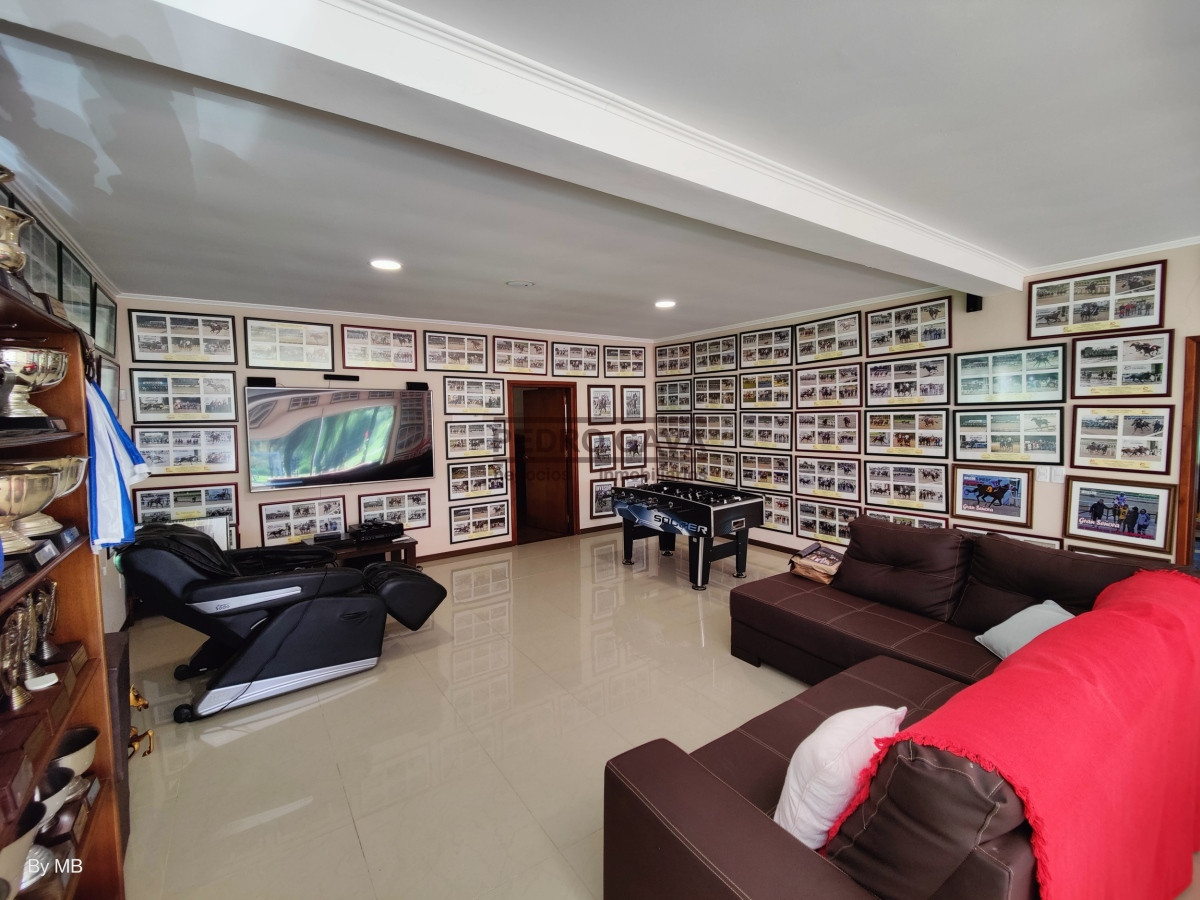 Casa ID.217 - Piriapolis, Exclusiva casa quinta en venta a 1000 metros de la playa