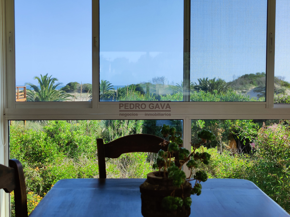 Casa ID.294 - Tu refugio soñado en Balneario Las Flores, a pasos de la playa y con vista al mar