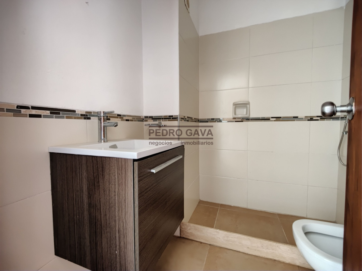 Casa ID.33 - Piriapolis, Casa en venta de 3 dormitorios y 3 baños a 200 metros de la playa.