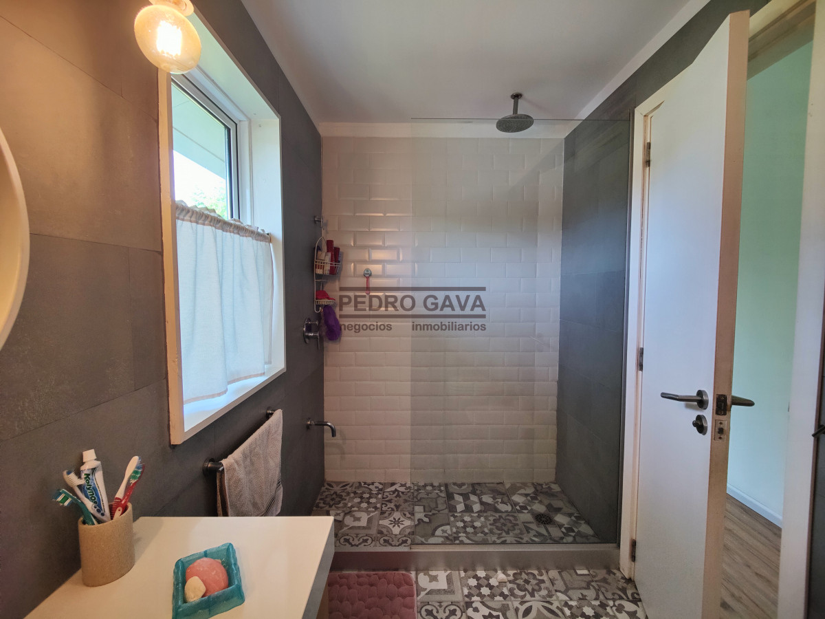 Casa ID.294 - Tu refugio soñado en Balneario Las Flores, a pasos de la playa y con vista al mar