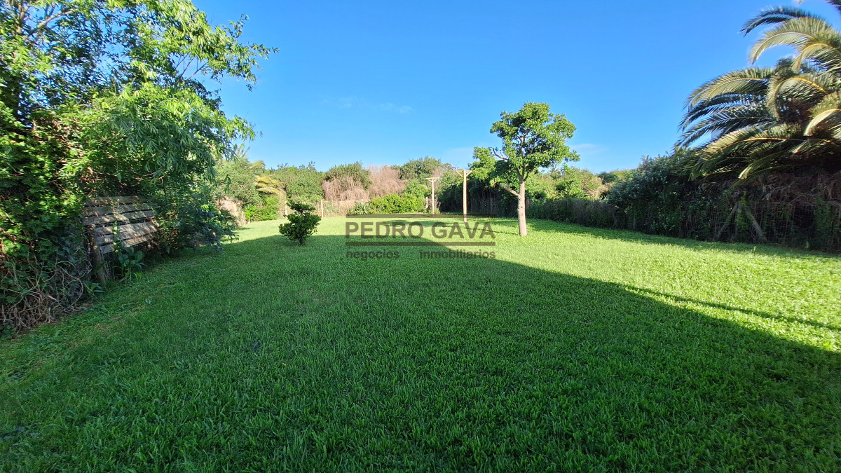 Casa ID.294 - Tu refugio soñado en Balneario Las Flores, a pasos de la playa y con vista al mar