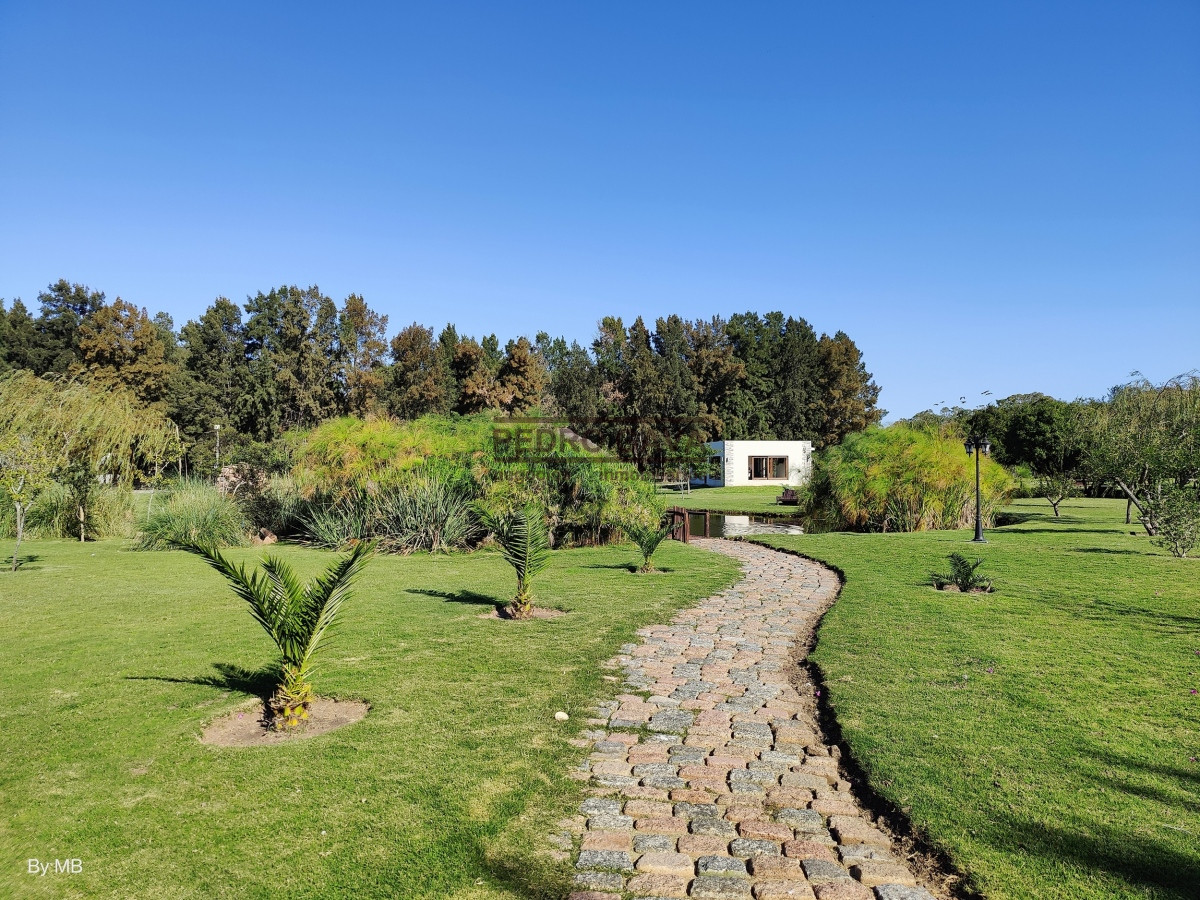 Casa ID.217 - Piriapolis, Exclusiva casa quinta en venta a 1000 metros de la playa