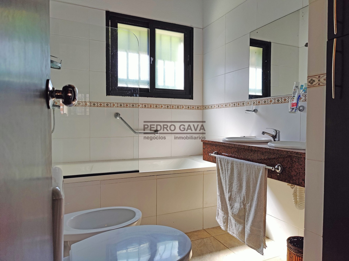 Casa ID.194 - Entre sierras y mar, Chalet de calidad a la venta en Balneario Bella Vista, Piriapolis.