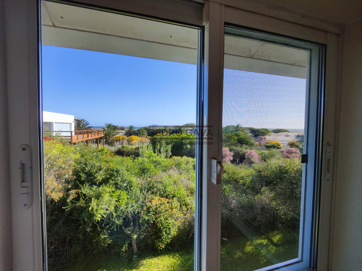 Casa ID.294 - Tu refugio soñado en Balneario Las Flores, a pasos de la playa y con vista al mar