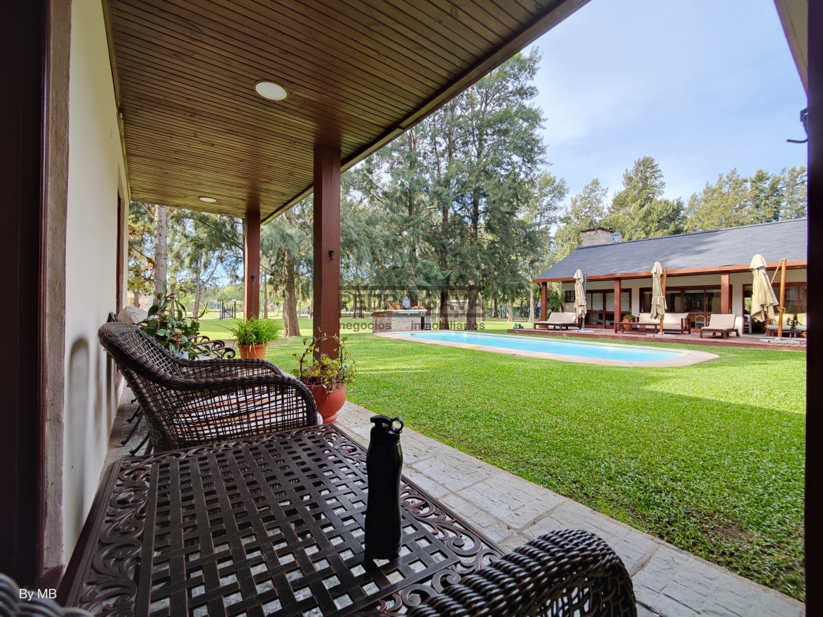 Casa ID.217 - Piriapolis, Exclusiva casa quinta en venta a 1000 metros de la playa