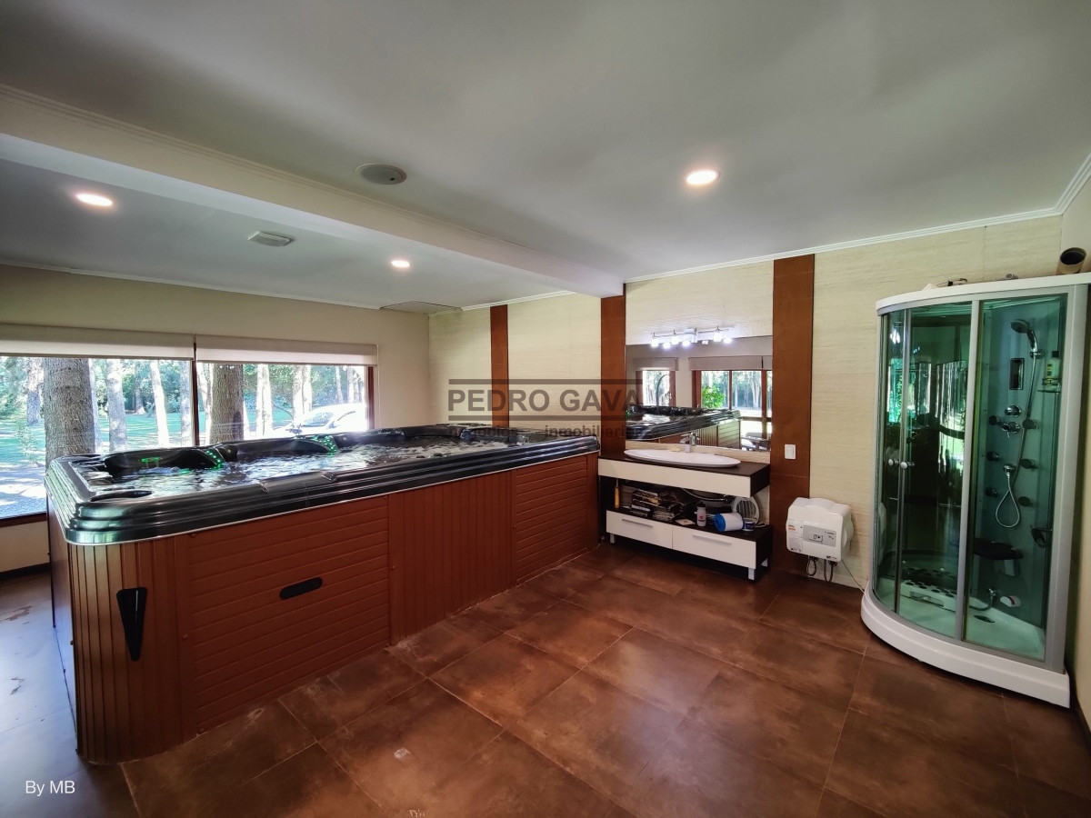 Casa ID.217 - Piriapolis, Exclusiva casa quinta en venta a 1000 metros de la playa