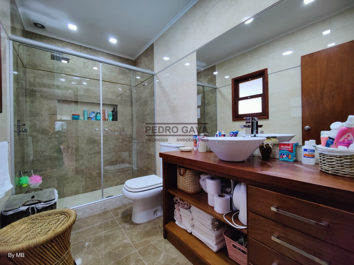 Casa ID.217 - Piriapolis, Exclusiva casa quinta en venta a 1000 metros de la playa