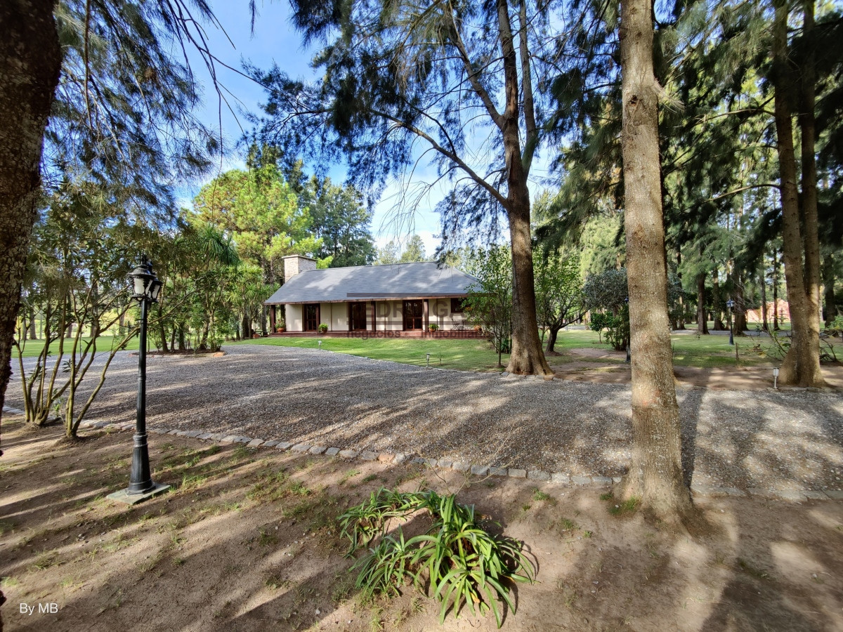 Casa ID.217 - Piriapolis, Exclusiva casa quinta en venta a 1000 metros de la playa