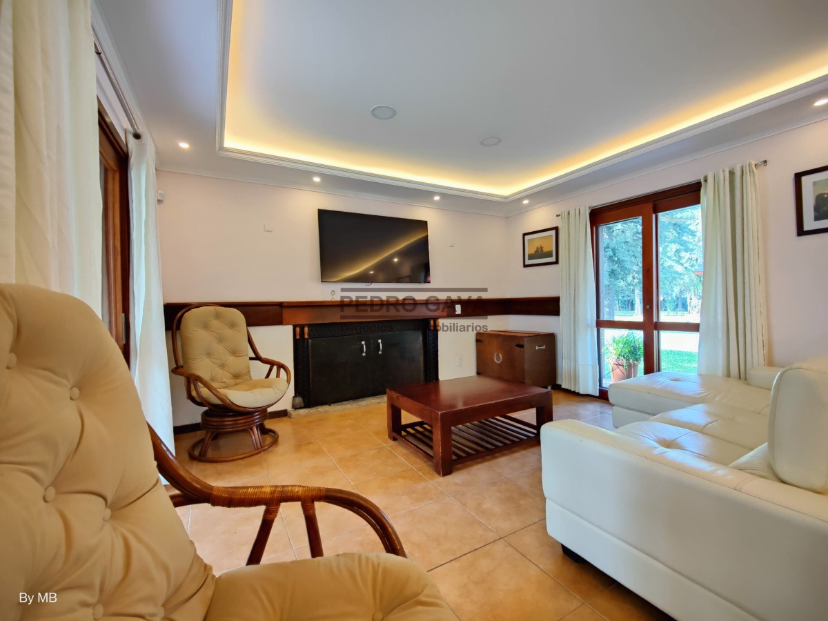 Casa ID.217 - Piriapolis, Exclusiva casa quinta en venta a 1000 metros de la playa