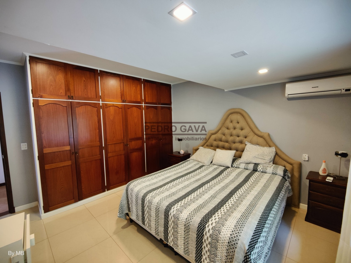 Casa ID.217 - Piriapolis, Exclusiva casa quinta en venta a 1000 metros de la playa