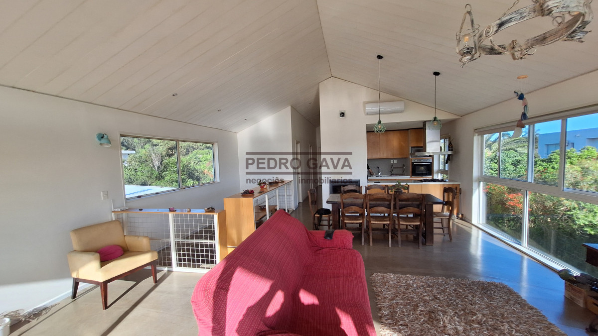 Casa ID.294 - Tu refugio soñado en Balneario Las Flores, a pasos de la playa y con vista al mar