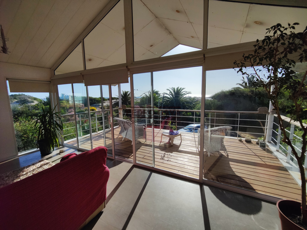Casa ID.294 - Tu refugio soñado en Balneario Las Flores, a pasos de la playa y con vista al mar