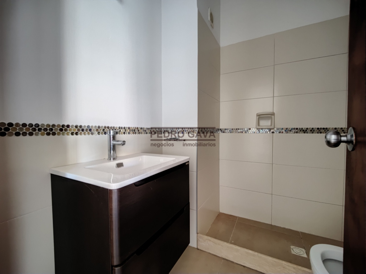 Casa ID.33 - Piriapolis, Casa en venta de 3 dormitorios y 3 baños a 200 metros de la playa.