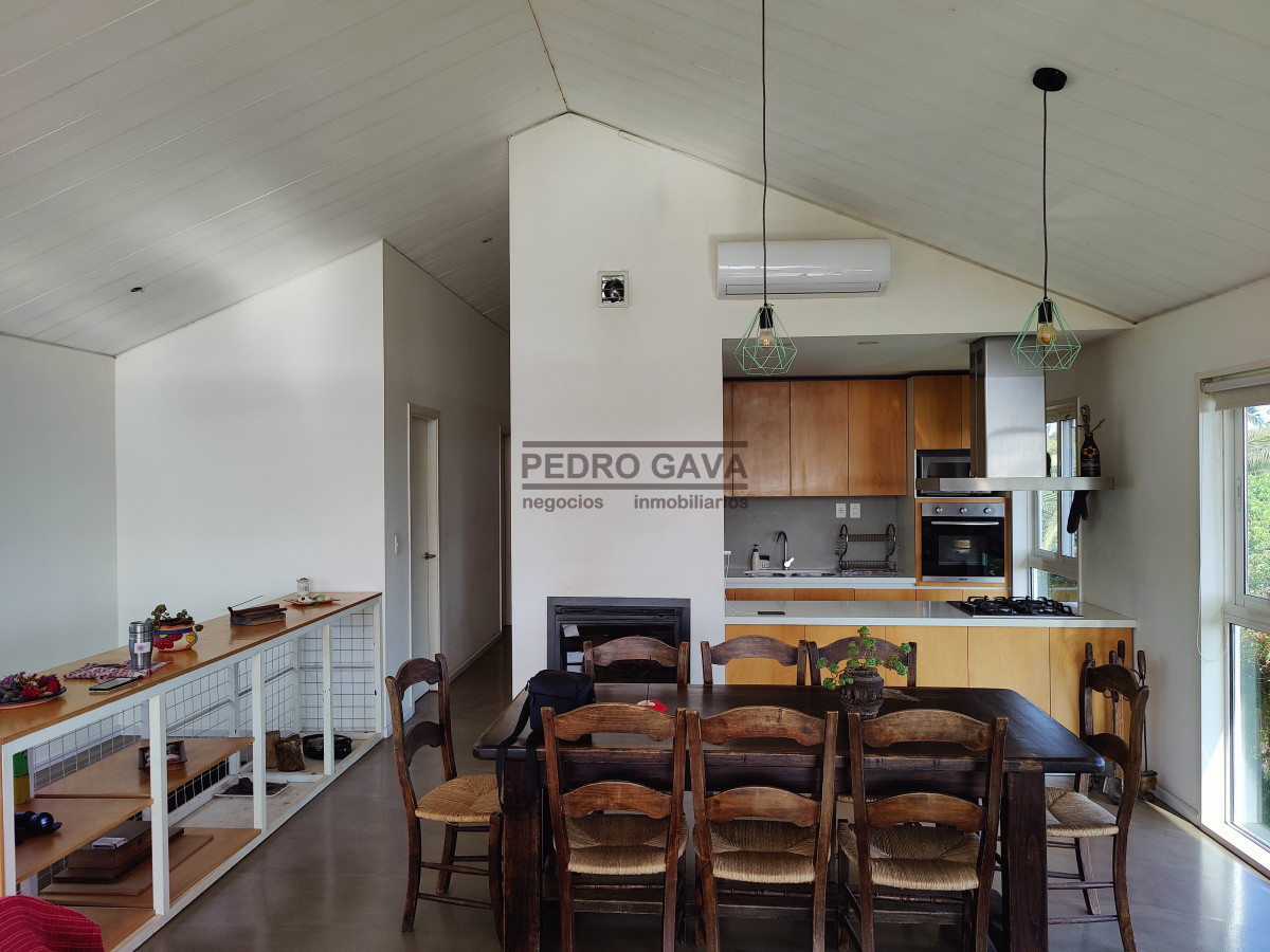 Casa ID.294 - Tu refugio soñado en Balneario Las Flores, a pasos de la playa y con vista al mar