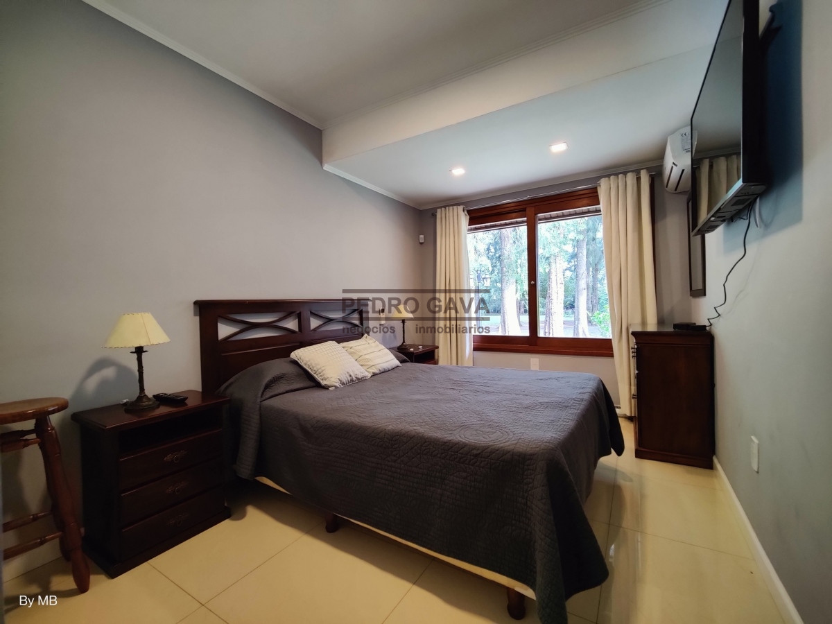 Casa ID.217 - Piriapolis, Exclusiva casa quinta en venta a 1000 metros de la playa