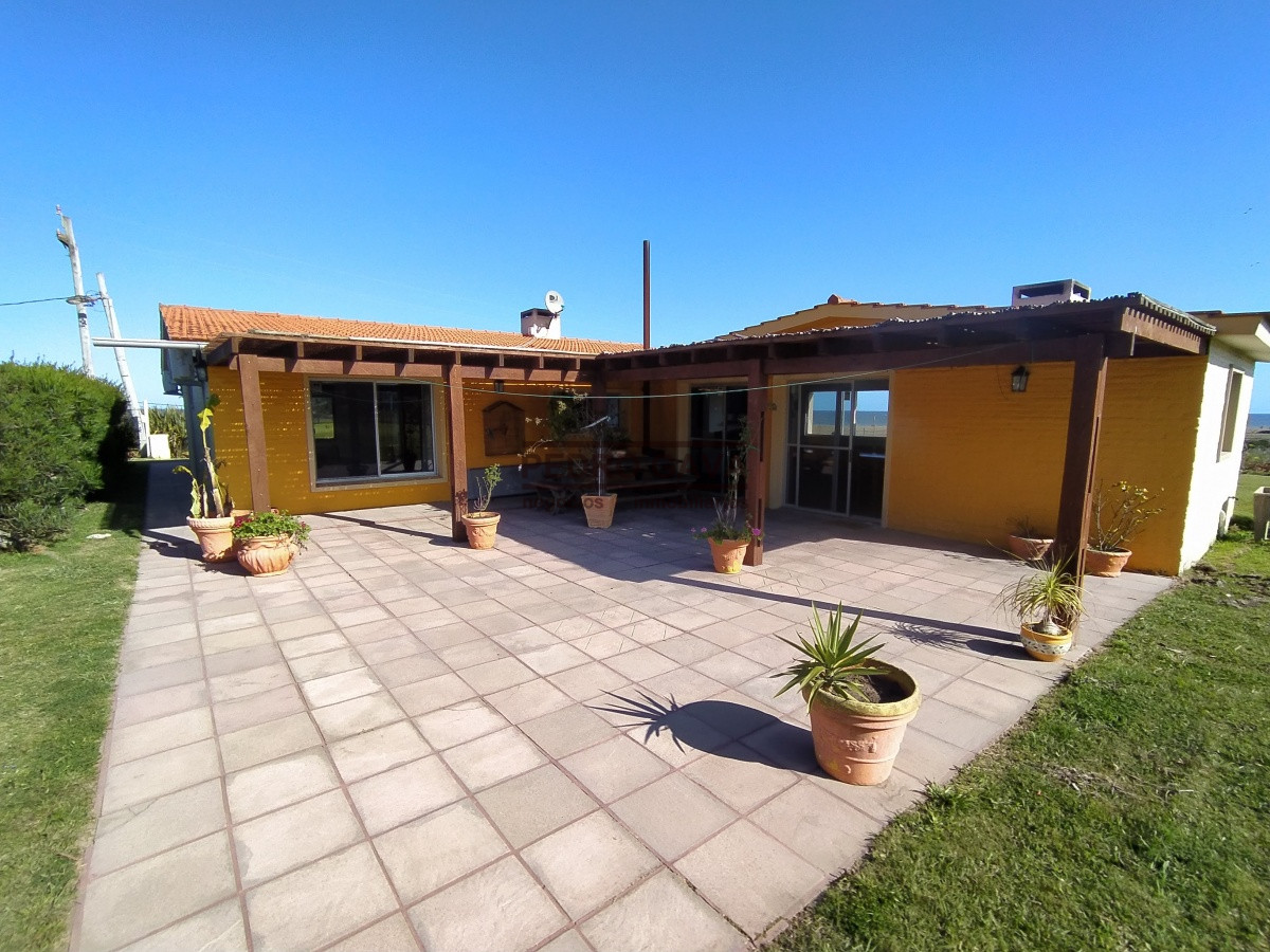 Casa ID.14 - Casa en venta en Punta Negra a metros del mar.-
