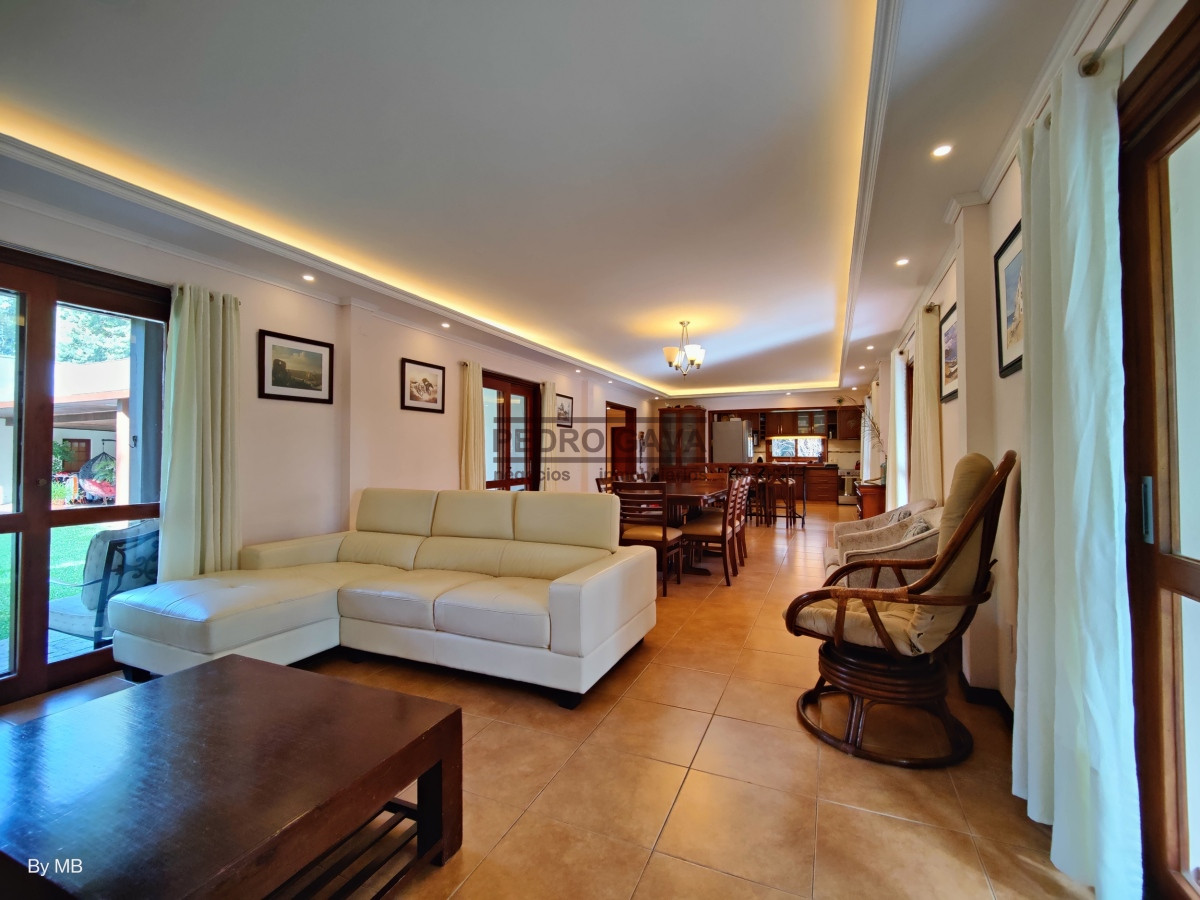 Casa ID.217 - Piriapolis, Exclusiva casa quinta en venta a 1000 metros de la playa