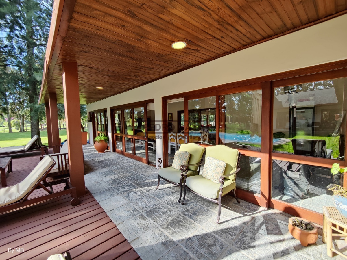 Casa ID.217 - Piriapolis, Exclusiva casa quinta en venta a 1000 metros de la playa