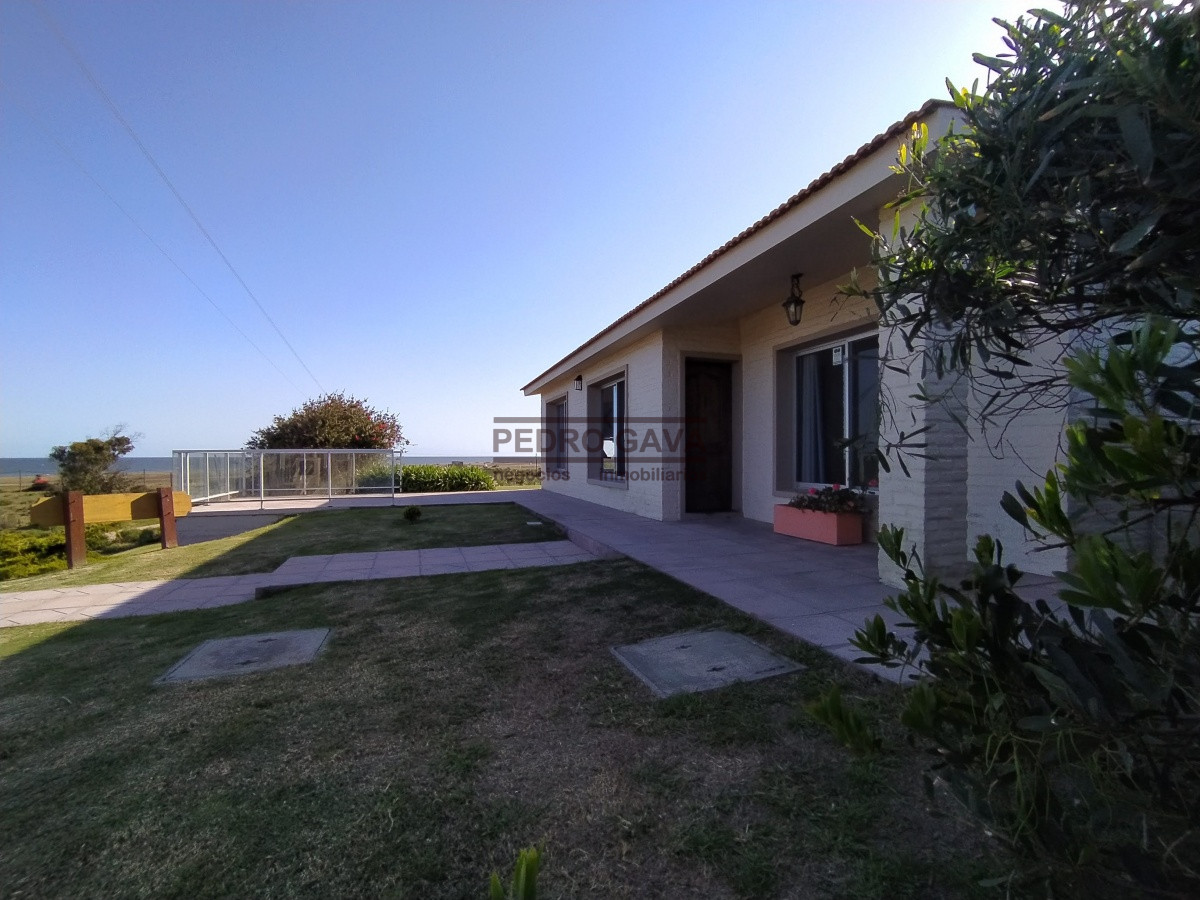 Casa ID.14 - Casa en venta en Punta Negra a metros del mar.-