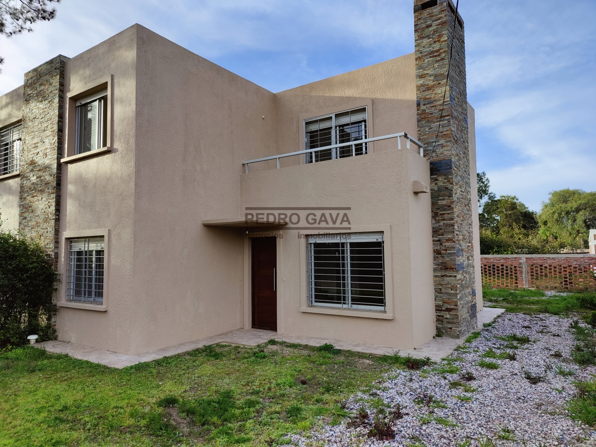 Casa ID.33 - Piriapolis, Casa en venta de 3 dormitorios y 3 baños a 200 metros de la playa.