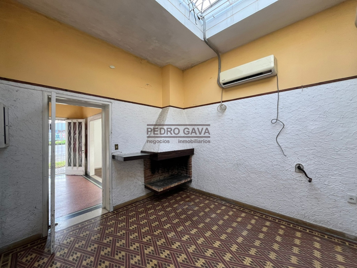 Casa ID.283 - Casa PH en Buceo 4 Dormitorios 1 Baño y Parrillero