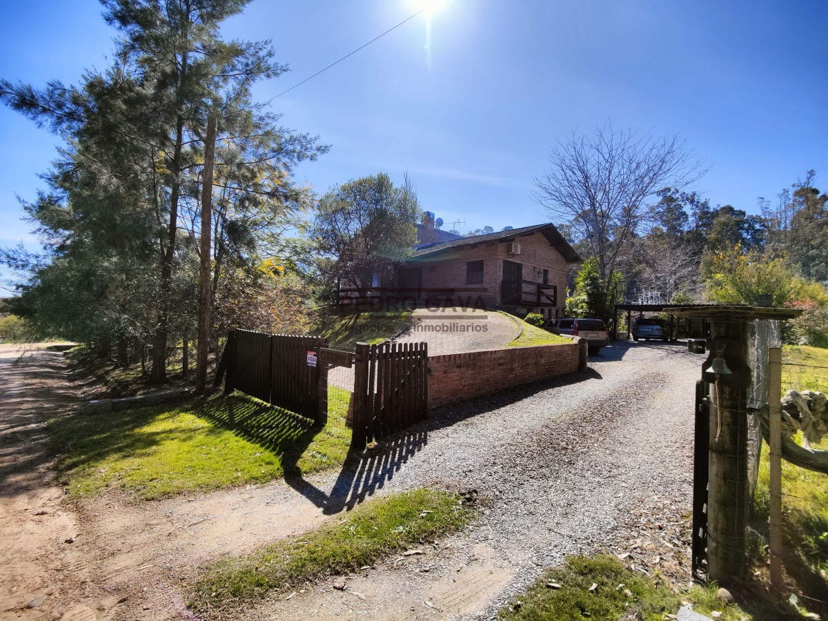 Casa ID.194 - Entre sierras y mar, Chalet de calidad a la venta en Balneario Bella Vista, Piriapolis.