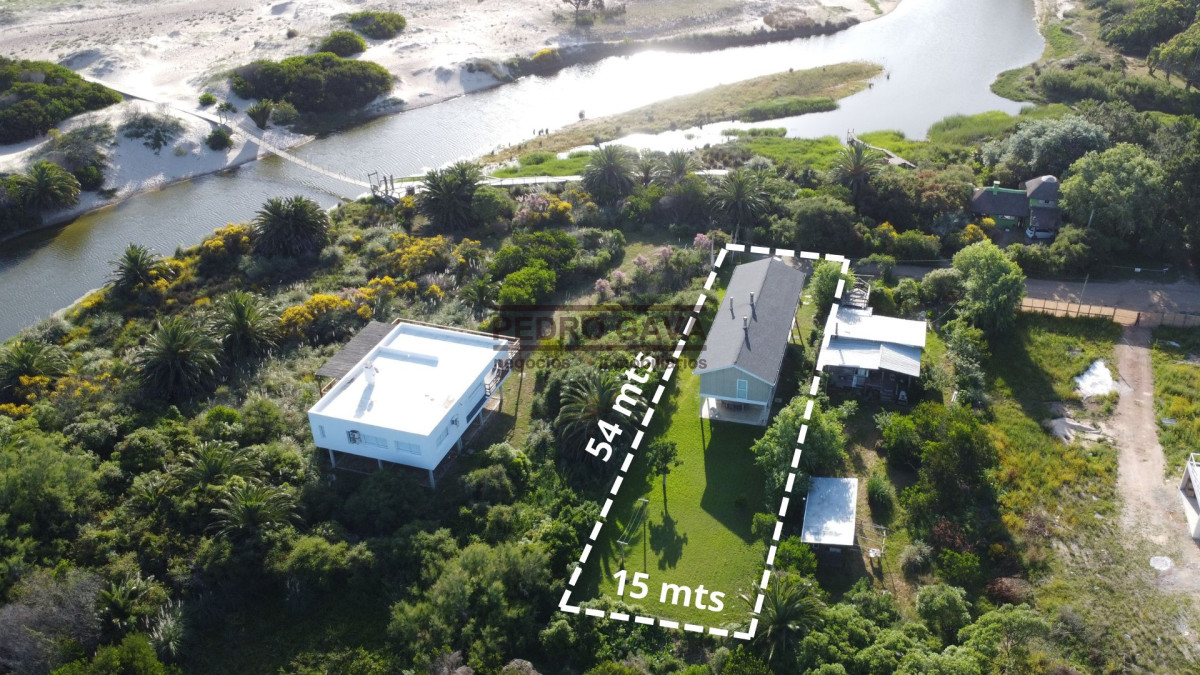 Casa ID.294 - Tu refugio soñado en Balneario Las Flores, a pasos de la playa y con vista al mar