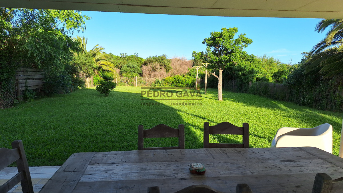 Casa ID.294 - Tu refugio soñado en Balneario Las Flores, a pasos de la playa y con vista al mar