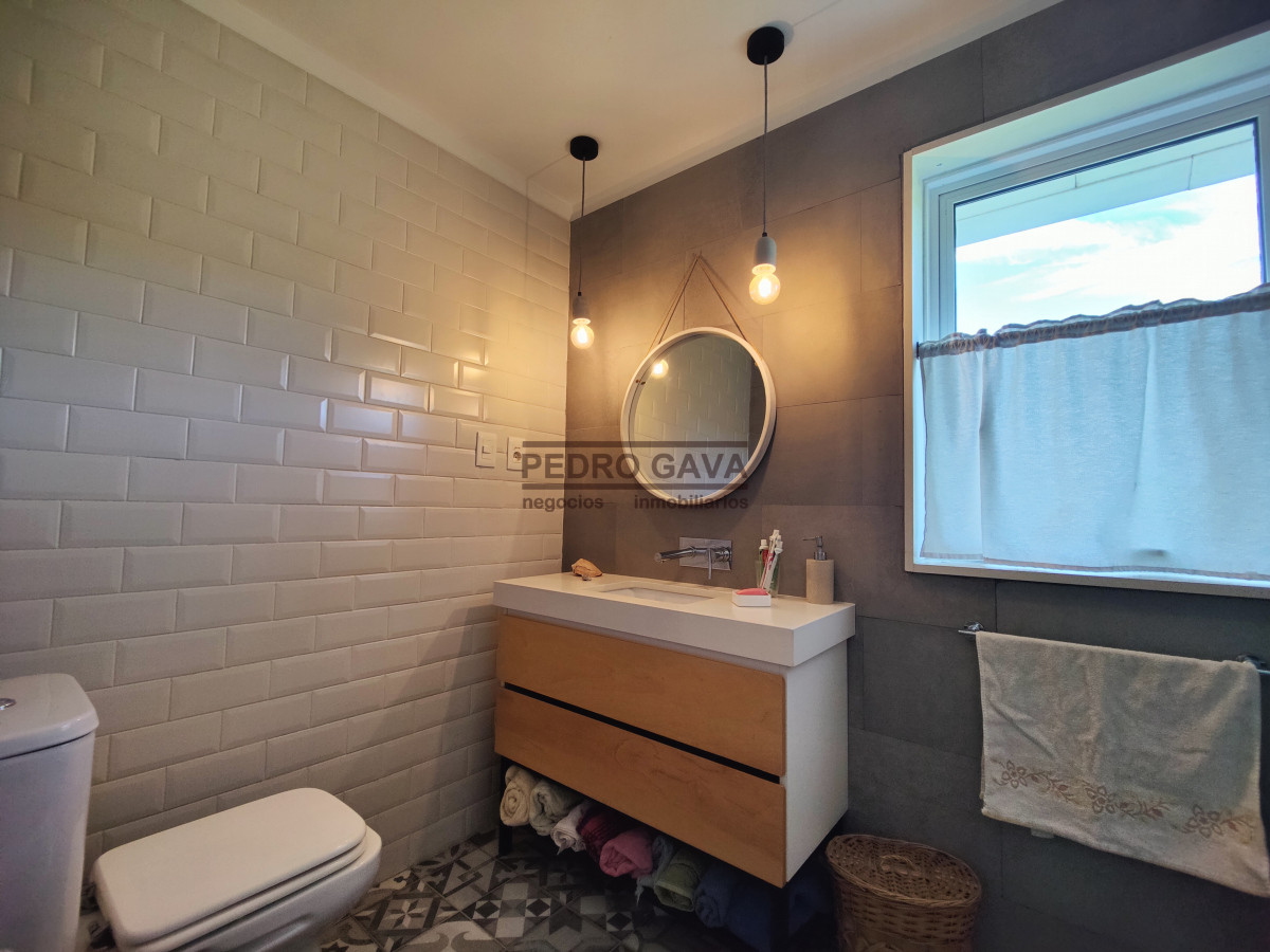 Casa ID.294 - Tu refugio soñado en Balneario Las Flores, a pasos de la playa y con vista al mar