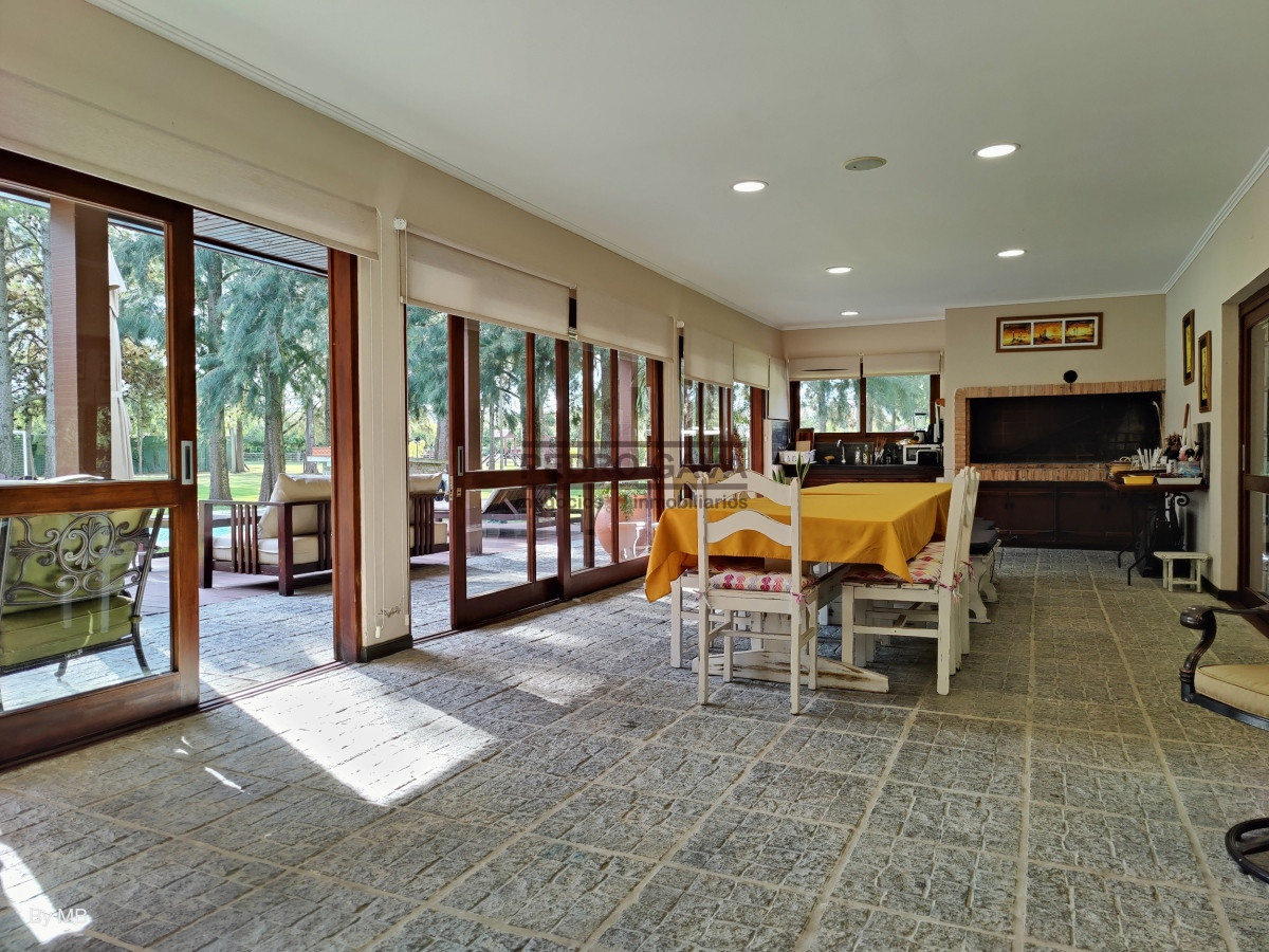 Casa ID.217 - Piriapolis, Exclusiva casa quinta en venta a 1000 metros de la playa